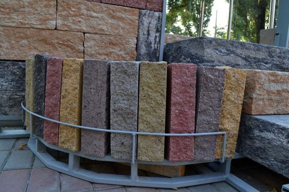 Столбик садовый бетонный сухопрессованный колотый (15*15*95 см)
