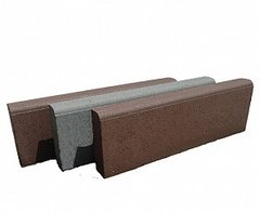 Бордюр тротуарный бетонный сухопрессованный односкатный (50*20*6 см)