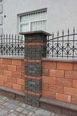 Заборный блок бетонный сухопрессованный 19*19*19 см (1 колотая сторона)