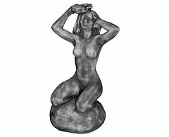 Скульптура садовая бетонная «Девушка на камне»